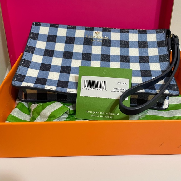♠️Kate Spade New York- Navy & White Plaid Hyde Lane Gingham Leila Wristlet, NWT - Picture 3 of 6